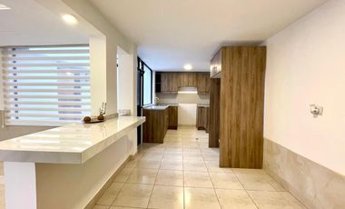 CASA REMODELADA  EN VENTA 171  M2 -  CONJUNTO SEGURO -  ELOY ALFARO