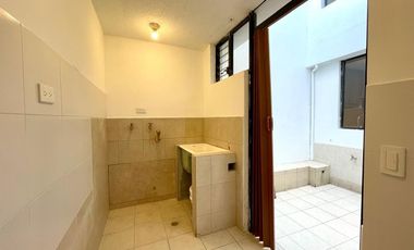 CASA REMODELADA  EN VENTA 171  M2 -  CONJUNTO SEGURO -  ELOY ALFARO