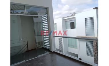 Alquiler De Triplex En Urb Quinta Ana Maria//ID:1144653