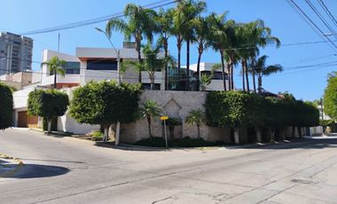 Hermosa Casa En Venta En Villas Del Campestre - Zona exclusiva Y Tranquila
