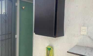 CASA DUPLEX REMODELADA EN JARDINES DEL VALLE ZAPOPAN