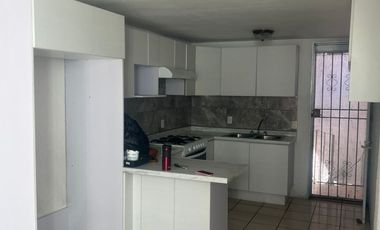 CASA DUPLEX REMODELADA EN JARDINES DEL VALLE ZAPOPAN