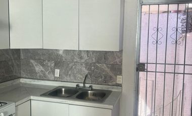 CASA DUPLEX REMODELADA EN JARDINES DEL VALLE ZAPOPAN