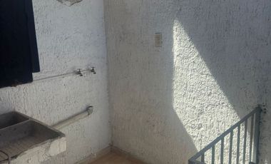 CASA DUPLEX REMODELADA EN JARDINES DEL VALLE ZAPOPAN