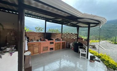 HERMOSA QUINTA EN VENTA EN SECTOR DE LENTAG, YUNGUILLA