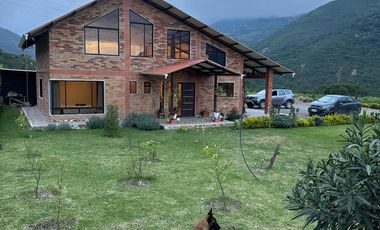 HERMOSA QUINTA EN VENTA EN SECTOR DE LENTAG, YUNGUILLA
