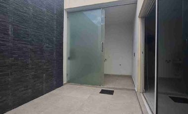 Casa en renta semiamueblada en Alta California Residencial