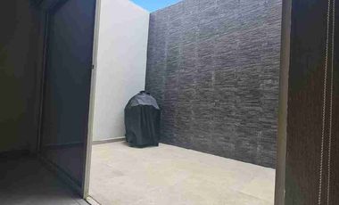 Casa en renta semiamueblada en Alta California Residencial
