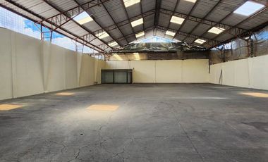 EN ARRIENDO BODEGA GRANDE EN EL PARQUE INDUSTRIAL - CUENCA