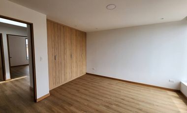 EN VENTA HERMOSAS CASAS SECTOR RACAR PLAZA - CUENCA