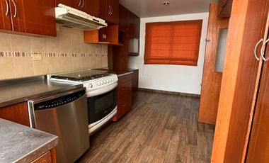 RENTA CASA UNA PLANTA DE 1 RECÁMARA Y CUARTO DE SERVICIO EN FRACCIONAMIENTO RESIDENCIAL EN ZAVALETA