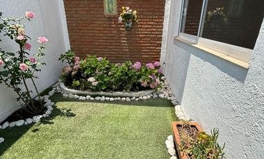 RENTA CASA UNA PLANTA DE 1 RECÁMARA Y CUARTO DE SERVICIO EN FRACCIONAMIENTO RESIDENCIAL EN ZAVALETA