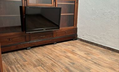 RENTA CASA UNA PLANTA DE 1 RECÁMARA Y CUARTO DE SERVICIO EN FRACCIONAMIENTO RESIDENCIAL EN ZAVALETA