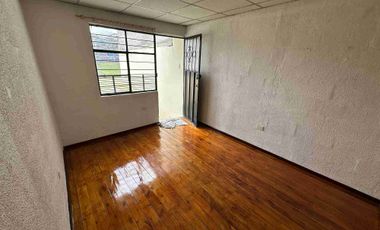 ¡Casa Independiente en Venta en Carapungo!
Independiente, amplia, funcional y con local comercial