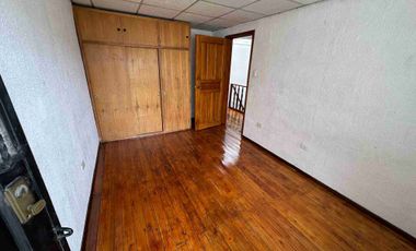 ¡Casa Independiente en Venta en Carapungo!
Independiente, amplia, funcional y con local comercial