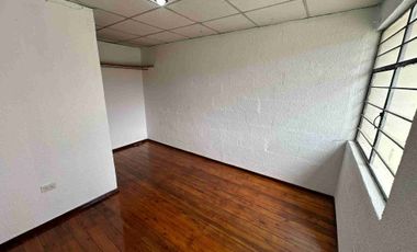 ¡Casa Independiente en Venta en Carapungo!
Independiente, amplia, funcional y con local comercial