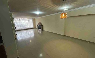Oportunidad casa de venta en el sector de la Rumiñahui – Av. del Maestro!
