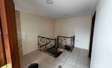 Oportunidad casa de venta en el sector de la Rumiñahui – Av. del Maestro!