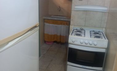 ALQUILO  SUITE SEMIAMOBLADA EN URDESA CENTRAL, PLANTA BAJA, PATIO.