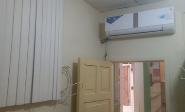 ALQUILO  SUITE SEMIAMOBLADA EN URDESA CENTRAL, PLANTA BAJA, PATIO.