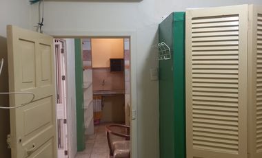 ALQUILO  SUITE SEMIAMOBLADA EN URDESA CENTRAL, PLANTA BAJA, PATIO.
