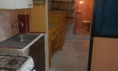 SUITE PEQUEÑA EN RENTA. AMOBLADA,   EN URDESA CENTRAL, GUAYAQUIL.