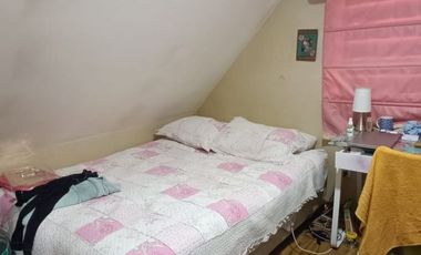 Fdo El Carmen, casa con quincho en pasaje