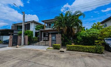 House for Sale: Mantana Kalapapruk – Wongwaen Beautiful single detached house with a prime position, facing the project wall for maximum privacy. Exce