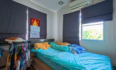 House for Sale: Mantana Kalapapruk – Wongwaen Beautiful single detached house with a prime position, facing the project wall for maximum privacy. Exce