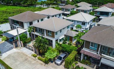 House for Sale: Mantana Kalapapruk – Wongwaen Beautiful single detached house with a prime position, facing the project wall for maximum privacy. Exce