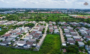 House for Sale: Mantana Kalapapruk – Wongwaen Beautiful single detached house with a prime position, facing the project wall for maximum privacy. Exce