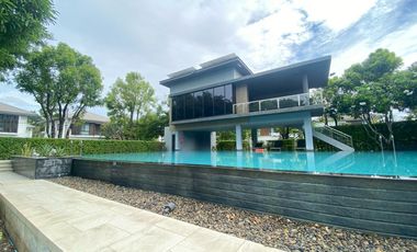 House for Sale: Mantana Kalapapruk – Wongwaen Beautiful single detached house with a prime position, facing the project wall for maximum privacy. Exce