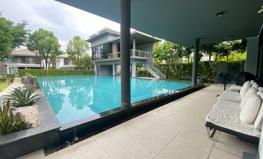 House for Sale: Mantana Kalapapruk – Wongwaen Beautiful single detached house with a prime position, facing the project wall for maximum privacy. Exce