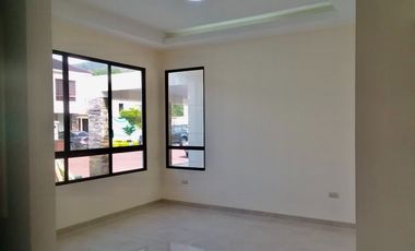 HERMOSA CASA DE 1 PLANTA