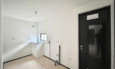 Se arrienda casa de un piso en Molina, tres piezas 2 baños