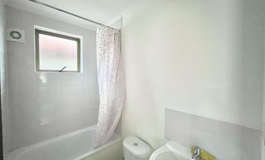 Se arrienda casa de un piso en Molina, tres piezas 2 baños
