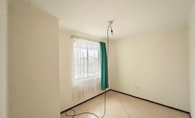 Se arrienda casa de un piso en Molina, tres piezas 2 baños