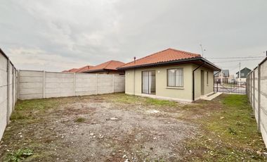 Se arrienda casa de un piso en Molina, tres piezas 2 baños
