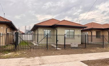 Se arrienda casa de un piso en Molina, tres piezas 2 baños