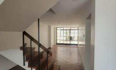 Venta Casa 2 Pisos La Victoria + Cochera Y Patio
