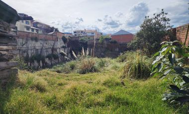 Terreno En Venta con anteproyecto aprobado sector Av. 10 de Agosto