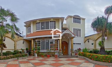 Casa con Suite y Oficina en Venta cerca del Centro de Machala | Ideal para Vivir y Emprender