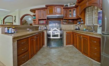 Casa con Suite y Oficina en Venta cerca del Centro de Machala | Ideal para Vivir y Emprender