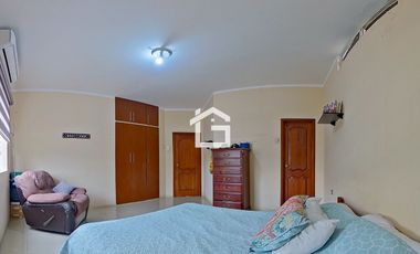 Casa con Suite y Oficina en Venta cerca del Centro de Machala | Ideal para Vivir y Emprender