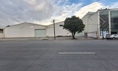 UBICADISIMO LOCAL COMERCIAL DOBLE ALTURA SOBRE CIRCUITO JUAN PABLO II