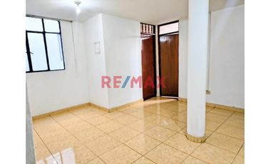 Alquilo Departamento Segundo Piso Vista Interno En Comas Cerca A La Estación Del Metropolitano