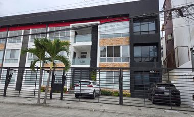 Alquiler de Departamento de 3 dormitorios en Planta baja, con garaje en condominio con piscina y cerramiento - Kennedy Norte, a 2 minutos del WTC