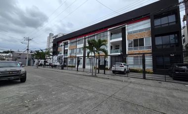Alquiler de Departamento de 3 dormitorios en Planta baja, con garaje en condominio con piscina y cerramiento - Kennedy Norte, a 2 minutos del WTC