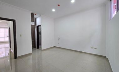 Alquiler de Departamento de 3 dormitorios en Planta baja, con garaje en condominio con piscina y cerramiento - Kennedy Norte, a 2 minutos del WTC