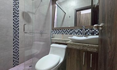 Alquiler de Departamento de 3 dormitorios en Planta baja, con garaje en condominio con piscina y cerramiento - Kennedy Norte, a 2 minutos del WTC
